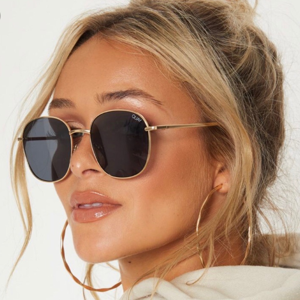 Quay Jezebell Sunglasses in Gold / Smoke
